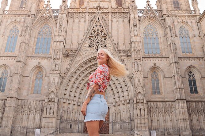 Barcelona Private Photoshoot at Cathedral & Kiss Wall - Weather and timing: why your morning slot matters