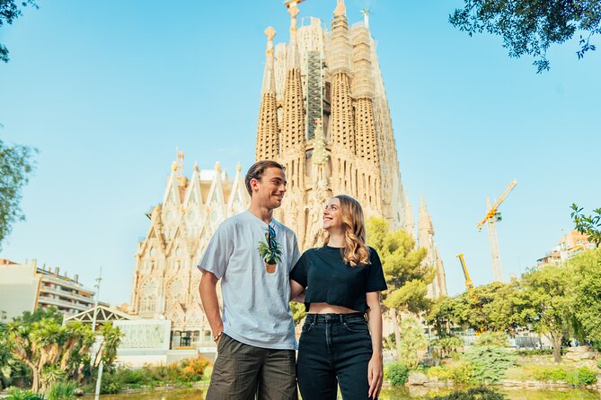 Barcelona : Private Photoshoot Outside Sagrada Familia - What Happens Outside the Basilica During Your Private Session