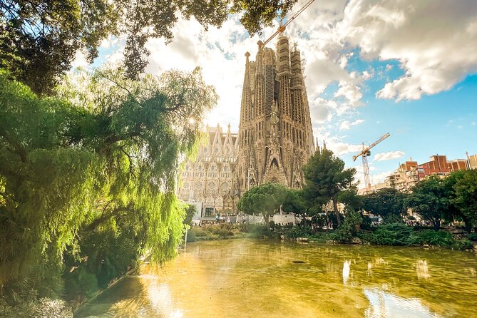Barcelona: Private Sagrada Familia & Park Guell tour with Pickup - Stop 2: Sagrada Família, Guided and Skip-the-Line