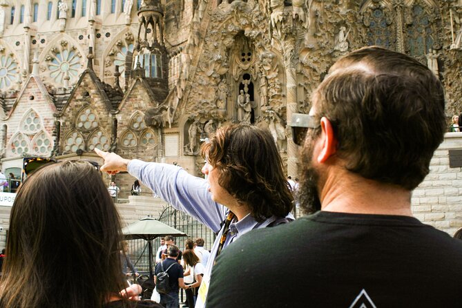Barcelona: Private Sagrada Familia & Park Guell tour with Pickup - Should You Book This Private Sagrada Família and Park Güell Tour?