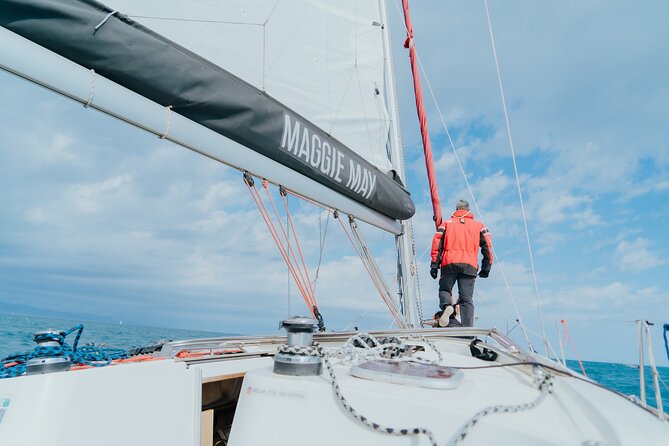 Barcelona Private Sunset Sailing with Drinks - How one hour on the water can feel just right
