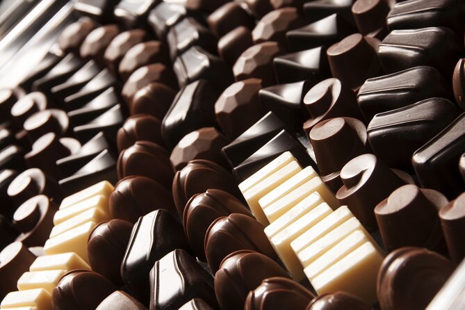 Barcelona Private Sweet Tasting & Stories - Plaça Reial as a sweet-tasting starting gate