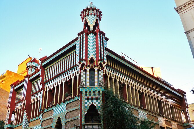 Barcelona Private Tour by Sidecar Motorcycle - Arc de Triomf to the first Gaudi UNESCO exteriors: how the morning starts