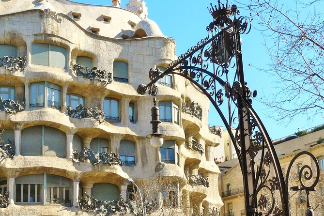 Barcelona Private Tour by Sidecar Motorcycle - Mirador de Colom to the Old Port and Barceloneta Beach