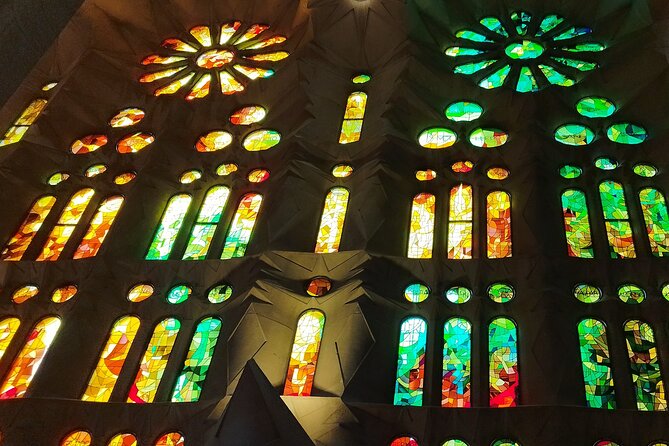 Barcelona Private Tour From Sant Pau to Sagrada Familia - The guide factor: what you’re really paying for