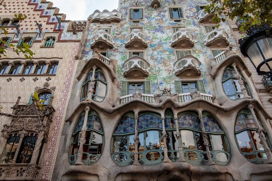 Barcelona: Private Tour of Casa Batllo with Reserved Access - Rooftop panoramic views, and when to plan your photo time
