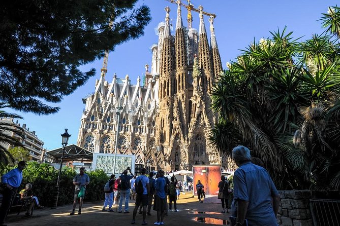 Barcelona Private Tour with Sagrada Familia Skip-the-Line - Sagrada Familia Skip-the-Line: What Changes When You Enter First