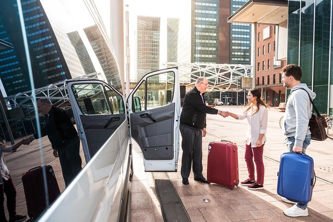 Barcelona Private Transfer from Cruise Port to Barcelona Airport - Cruise port to BCN airport, minus the last-minute chaos