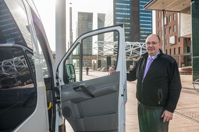 Barcelona Private Transfer from Cruise Port to Barcelona Airport - Where you meet: Terminal D at Palacruceros to BCN