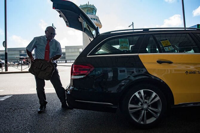 Barcelona Private Transfer from El Prat Airport to Cruise Terminal - Flight tracking and the 60-minute wait that protects your schedule