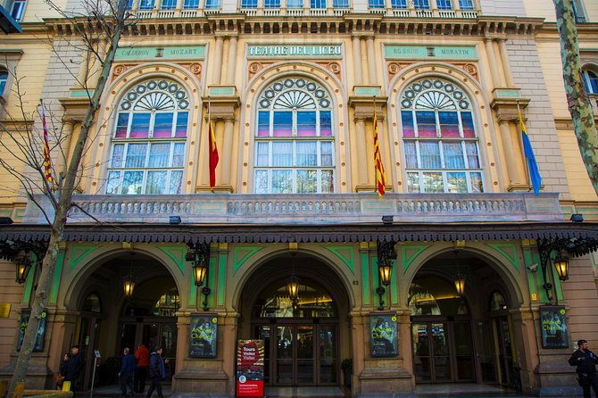Barcelona Private Walking Tour through the City of Gaudi - Gothic Quarter classics, Santa Maria del Pi and old-town squares