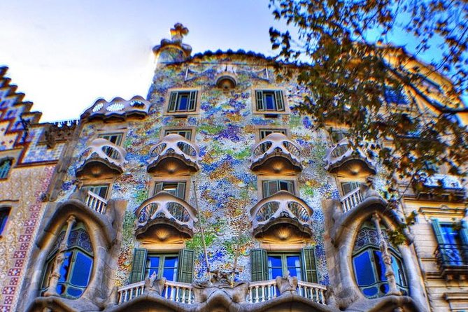 Barcelona Private Walking Tour with Skip the Line La Pedrera and Casa Batllo - Casa Batlló: a guided hour in Gaudí’s world