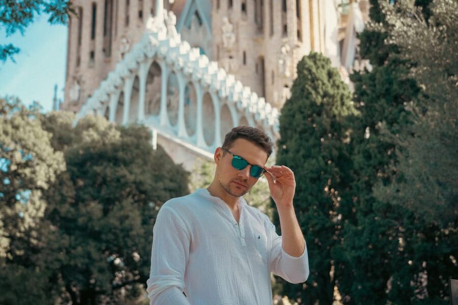 Barcelona: Professional Photoshoot Outside Sagrada Familia - Key takeaways before you book