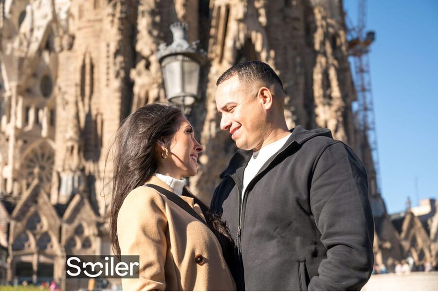 Barcelona: Professional Photoshoot Outside Sagrada Familia - Where this experience shines, and where it can fall short
