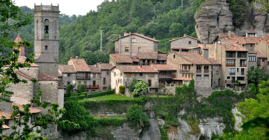 Barcelona: Pyrenees Villages and Trails Full-Day Tour - The Moderate Hike: River, Canyon, and Cliff-Top Views