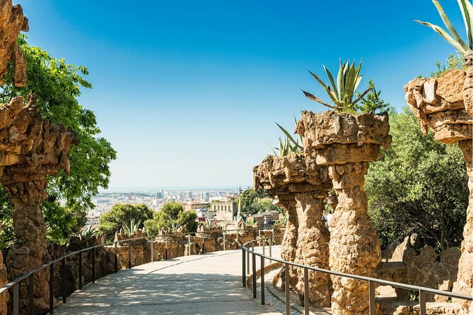 Barcelona: Reserved Group Entrance to Park Güell with Audio Guide - Gaudí’s terrace highlights, plus Casa del Guarda