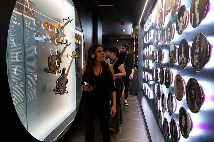 Barcelona: Rock Museum- Guitar Legends Hall - Zone 3: the guitar legends gallery and the famous names