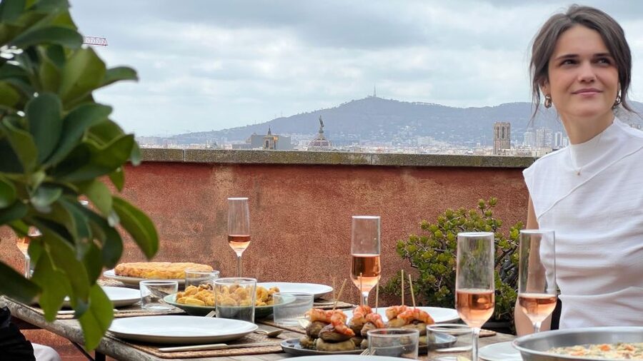 Barcelona: Rooftop Tapas and Sangria Class with a Chef - Welcome drink and meeting Chef Alfonso and the kitchen team