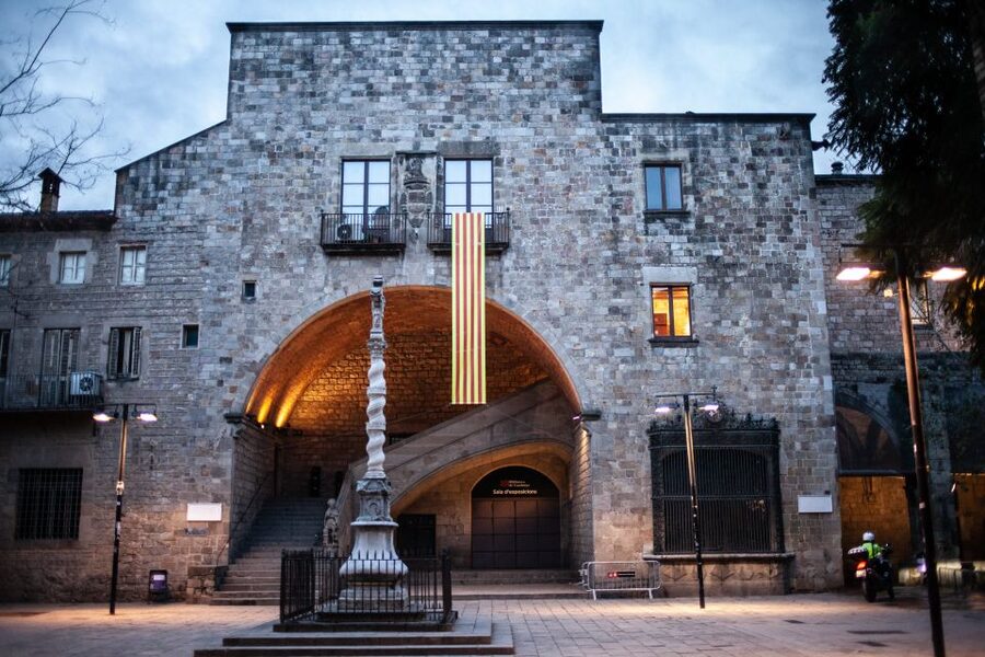 Barcelona's Dark History Walking Tour in El Raval - Bar Marsella: More Than a Drink Stop, It’s a Creative Landmark