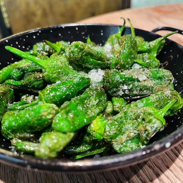Barcelona´s Lunch or Dinner Tapas Tour: Food and Happiness - Who should book this Barrio Gòtic lunch or dinner tapas tour