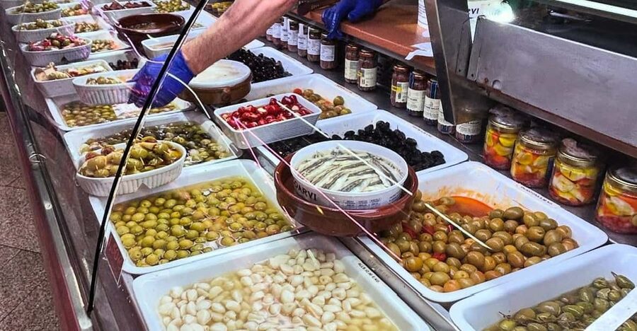 Barcelona´s Lunch or Dinner Tapas Tour: Food and Happiness - Lunch or dinner, 3 hours: the pacing that keeps your meal satisfying