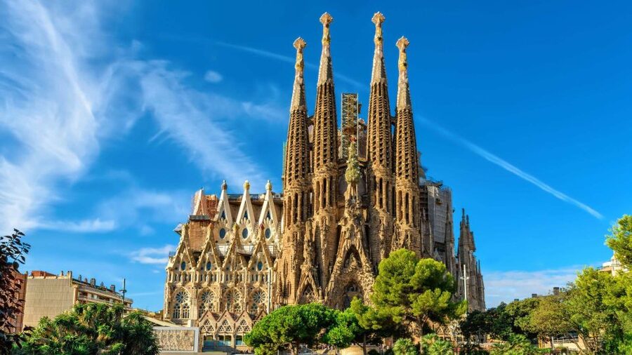 Barcelona: Sagrada Familia and City Tour with Hotel Pickup - Eixample Grid, Then Gaudí’s Sagrada Familia Comes Into Focus