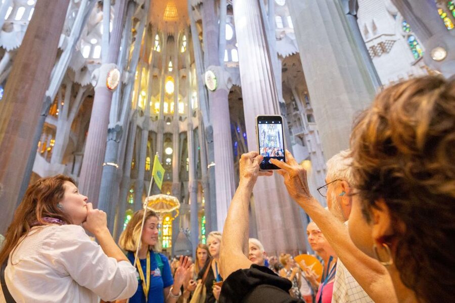 Barcelona: Sagrada Familia and Park Guell Combo Guided Tour - Park Güell on Carmel Hill: Trencadís, Symbolism, and City Views