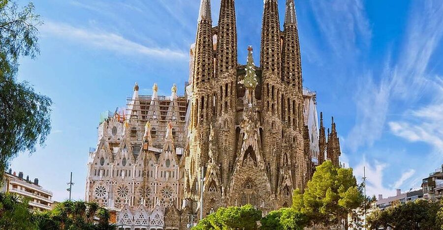 Barcelona: Sagrada Familia and Park Guell Small-Group Tour - Sagrada Familia: skipping lines, then hearing the story behind it