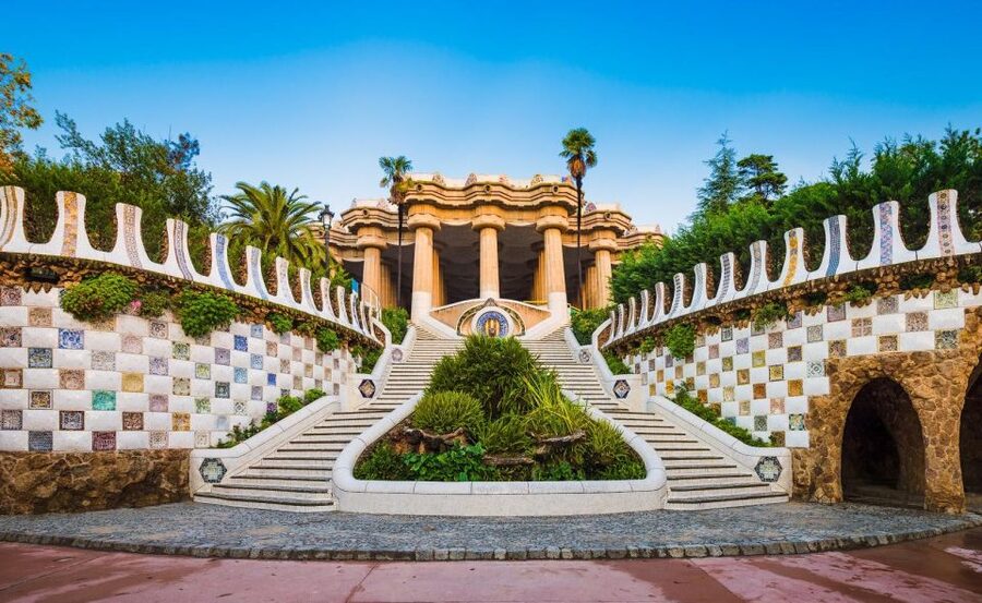 Barcelona: Sagrada Familia and Park Guell Small-Group Tour - Pickup and transfers: the easiest way to start your Gaudi day