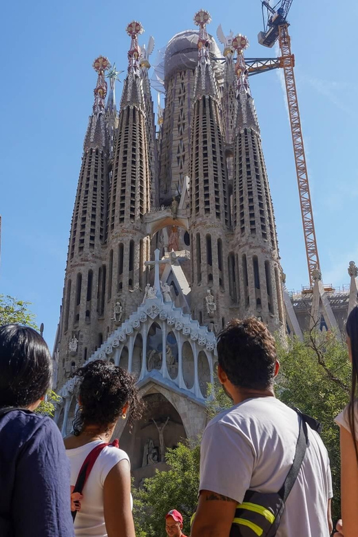 Barcelona: Sagrada Familia and Park Güell Tour - Timing and logistics: what a 4 to 4.5 hour day really feels like