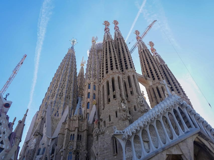 Barcelona: Sagrada Familia and Park Güell Tour - Accessibility and who should skip this