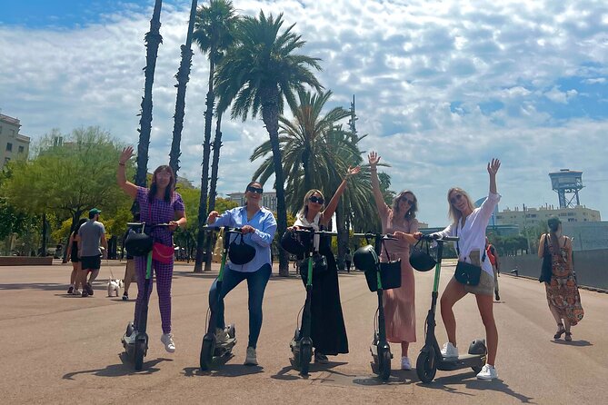 Barcelona Sagrada familia Electric Scooter or E-Bike Tour - Sagrada Familia: how to get the most out of the loop