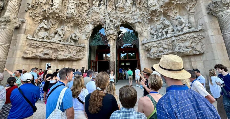 Barcelona: Sagrada Familia Entry Ticket and Guided Tour - Inside the basilica: tree-like columns and shifting stained-glass color