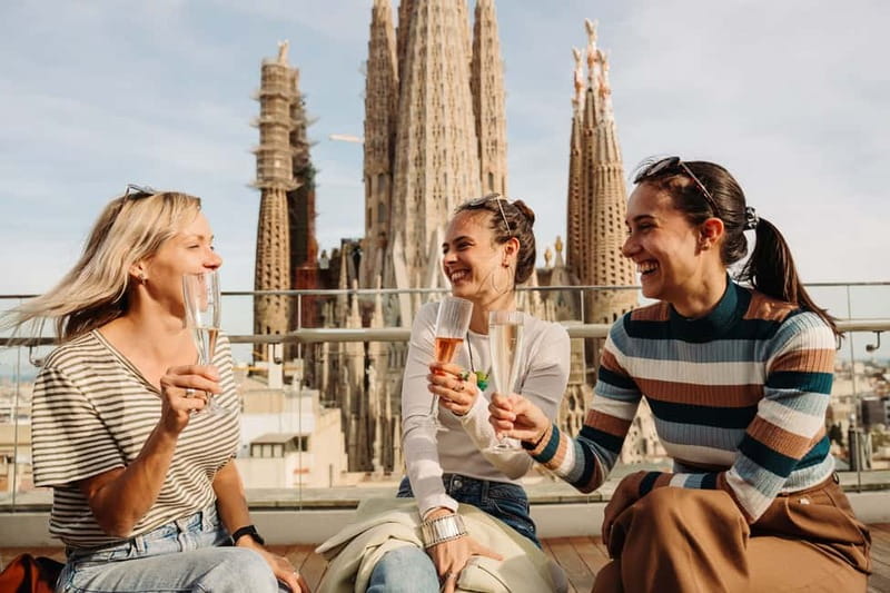 Barcelona: Sagrada Familia Evening Tour with Cava - Key highlights at a glance