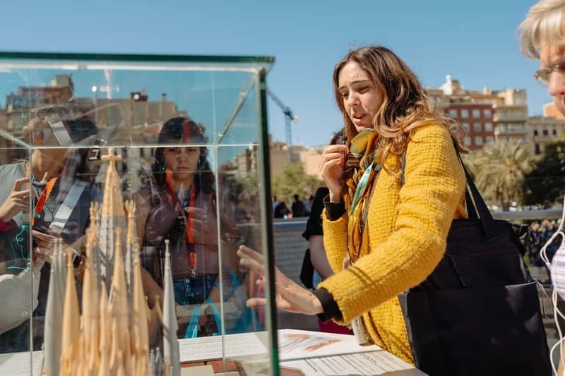Barcelona: Sagrada Familia Evening Tour with Cava - What you gain from skip-the-line timing