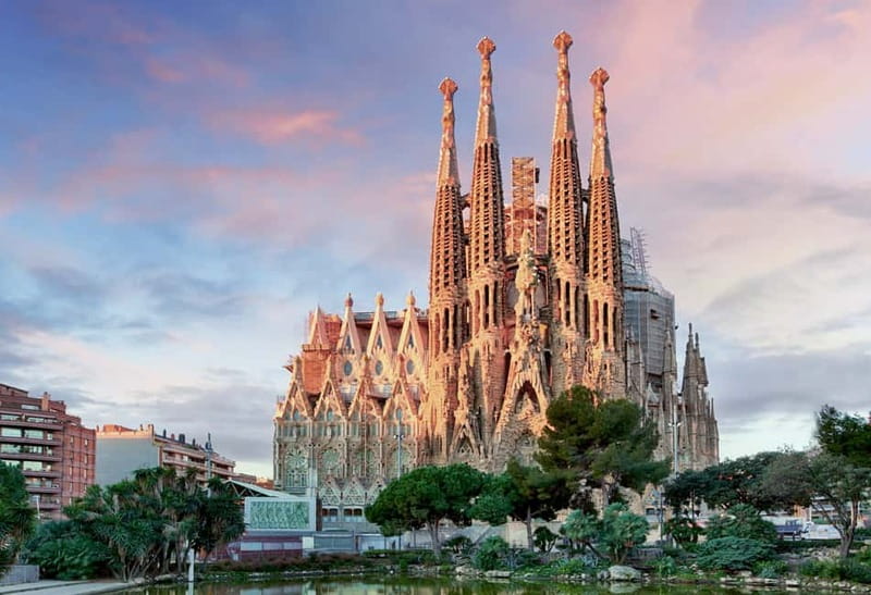 Barcelona: Sagrada Familia Evening Tour with Cava - Price value: is $112 worth it?