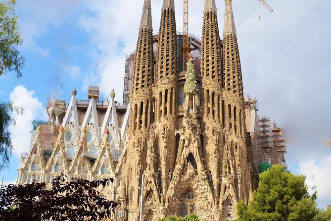 Barcelona: Sagrada Familia Fast Track Tour with Tower Option - Tower Option: Elevator Up, Stairs Down, and Why the Views Matter