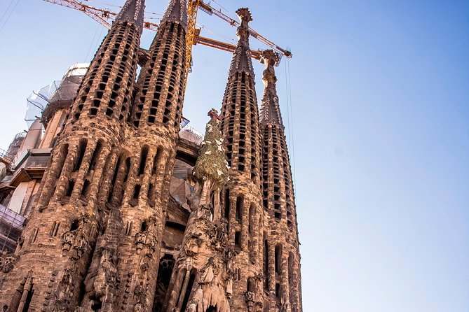 Barcelona: Sagrada Familia Fast Track Tour with Tower Option - Weather and High Wind: When the Towers Don’t Run