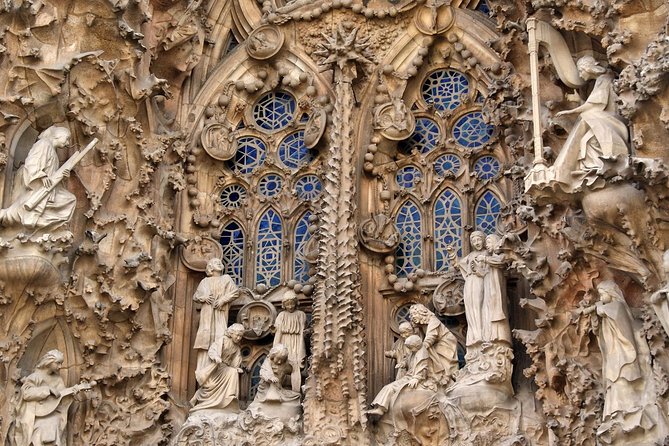 Barcelona: Sagrada Familia Fast Track Tour with Tower Option - Should You Book This Sagrada Familia Fast Track Tour With a Tower?