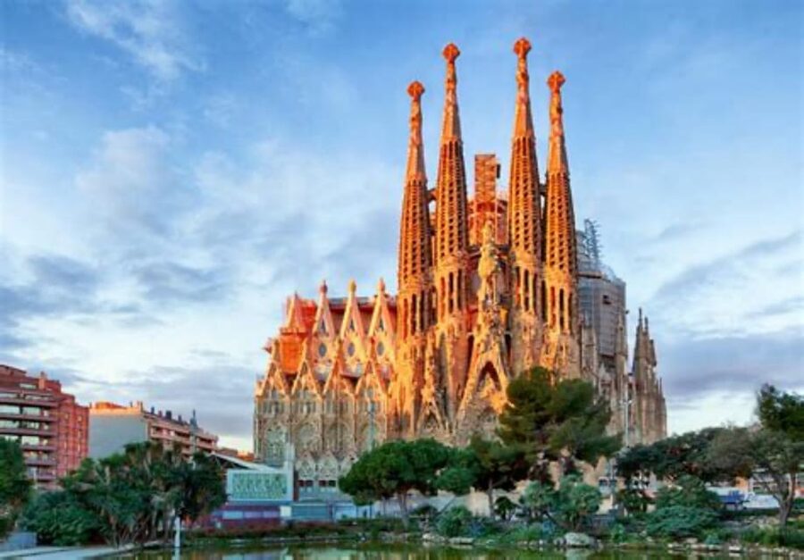 Barcelona: Sagrada Família Guided Tour and Entry Tickets - Why this Sagrada Família guided tour works so well for first-timers