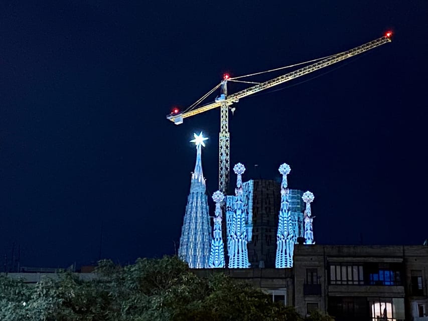 Barcelona: Sagrada Família Guided Tour and Entry Tickets - Price and value for a group up to four