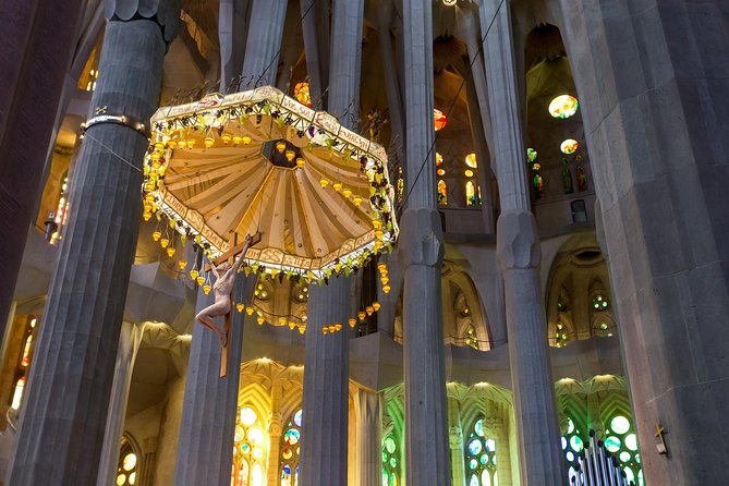 Barcelona: Sagrada Familia Guided Tour with Fast Track Access - Small-group upgrade: calmer questions, better flow