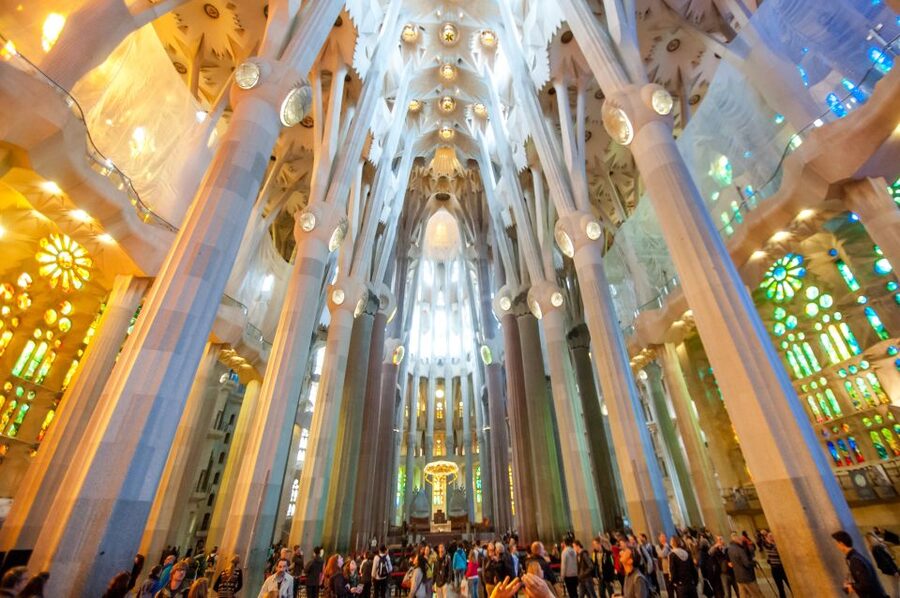 Barcelona: Sagrada Familia Guided Tour with Tower Access - Inside the basilica: how the guide helps you read the building
