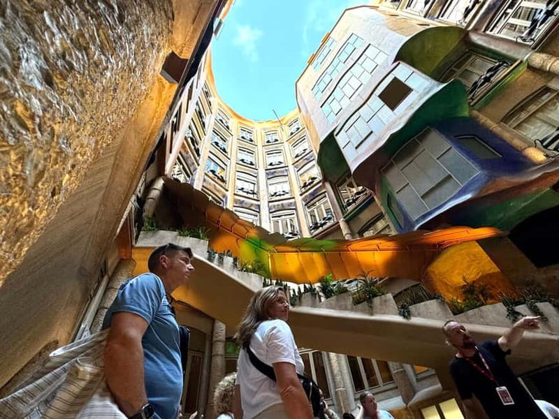 Barcelona: Sagrada Familia, La Pedrera & Cava Tasting Tour - The cava break: one glass, the right rhythm