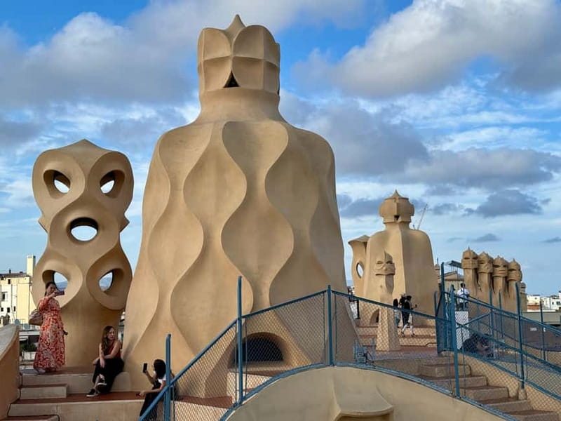 Barcelona: Sagrada Familia, La Pedrera & Cava Tasting Tour - Pace and group size: why the small number matters