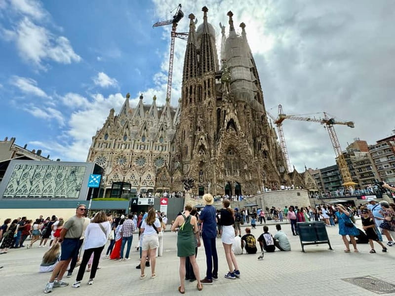 Barcelona: Sagrada Familia, La Pedrera & Cava Tasting Tour - Rooftop Gaudí: chimneys you can get close to