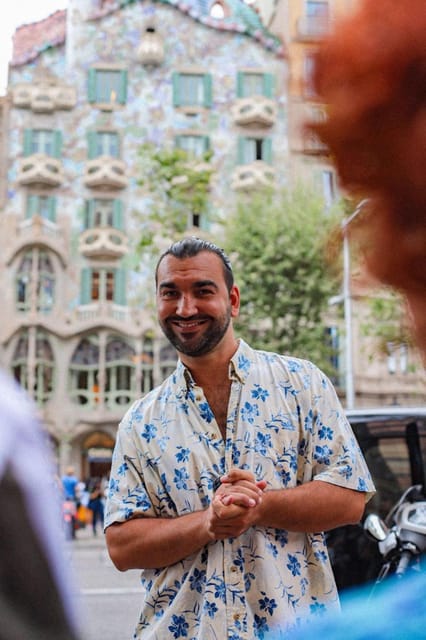 Barcelona: Sagrada Familia, Modernism, and Old Town Tour - Barcelona Cathedral and Casa de l’Ardiaca, seeing the Gothic Quarter’s anchor points