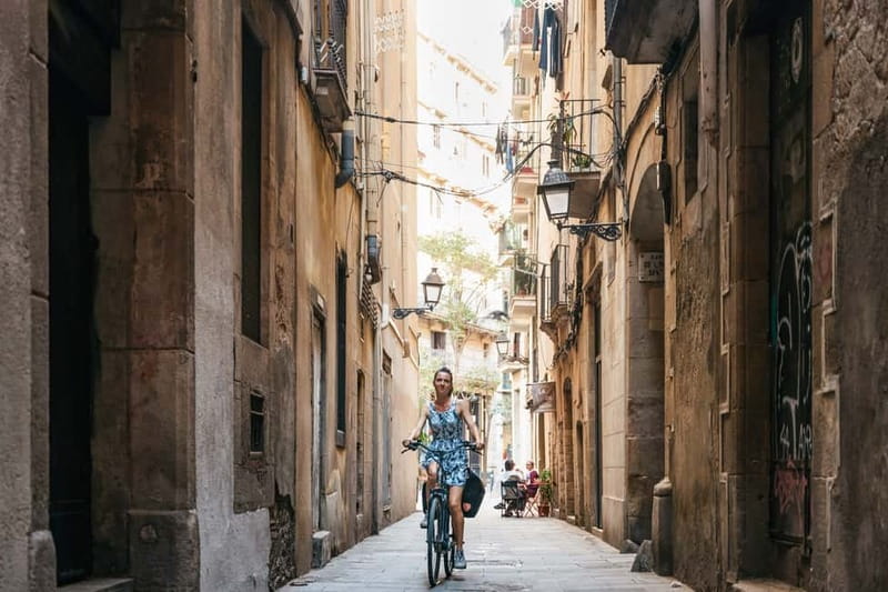 Barcelona: Sagrada Familia or Coastal City Sights by eBike - The 4pm coastal route: a calmer old town ride with beach energy