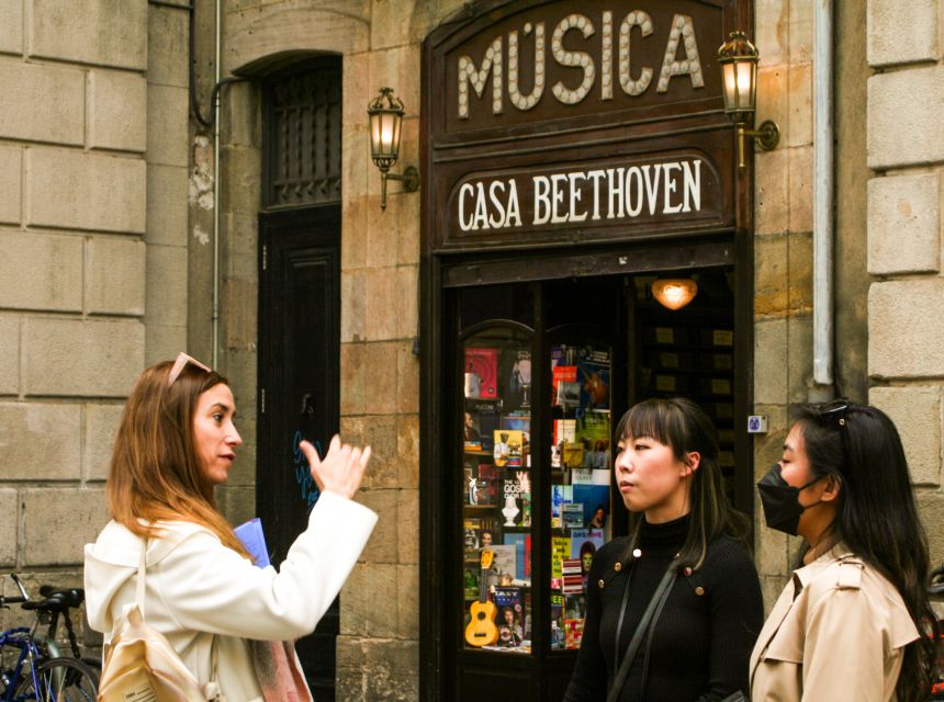 Barcelona: Sagrada Familia, Park Güell and Old Town Tour - Las Ramblas and the Gothic churches you will actually remember