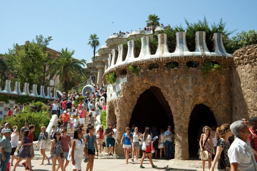 Barcelona: Sagrada Familia & Park Güell Guided Tour & Ticket - What you do not get: tower access and what it means for your photos